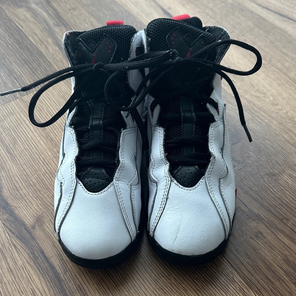 Jordan True Flight Boys' sneakers, size 3Y